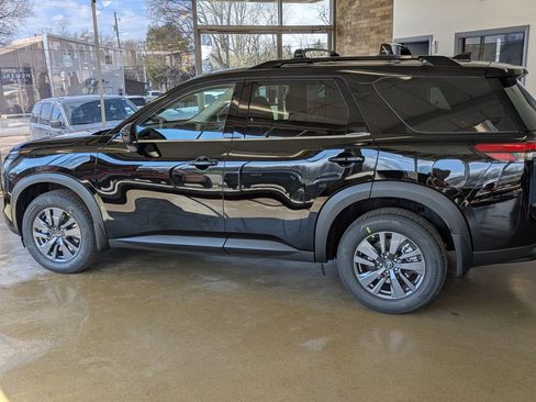 New 2026 Nissan Pathfinder SV image 8