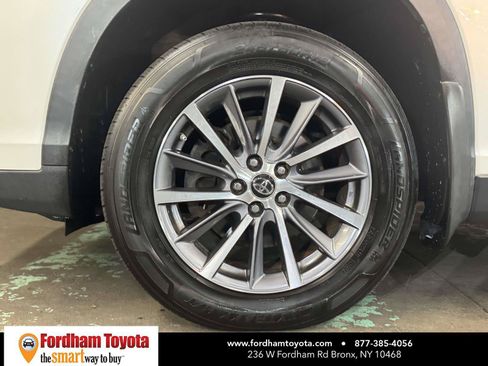 Used 2019 Toyota Highlander XLE AWD/4WD image 9