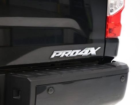 Used 2018 Nissan Titan PRO-4X AWD/4WD image 13