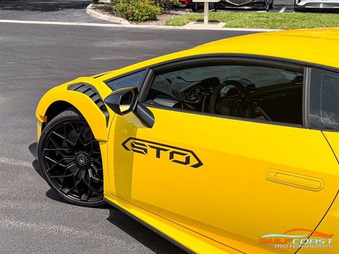 Used 2022 Lamborghini Huracan STO RWD image 42