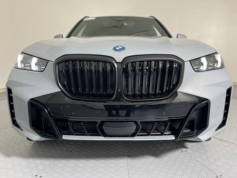 Used 2026 BMW X5 xDrive50e image 5