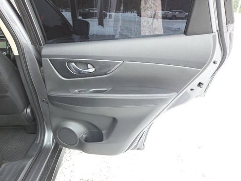 Used 2017 Nissan Rogue SV image 47