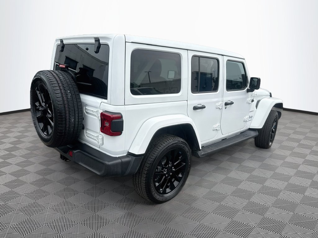 Used 2022 Jeep Wrangler Unlimited Sahara w/ Cold Weather Group AWD/4WD image 6