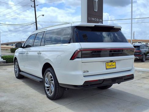New 2026 Lincoln Navigator L Premier AWD/4WD image 7