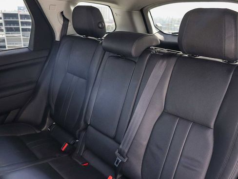 Used 2018 Land Rover Discovery Sport HSE image 19