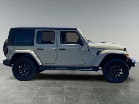 Used 2022 Jeep Wrangler Unlimited Sahara w/ Cold Weather Group AWD/4WD image 6