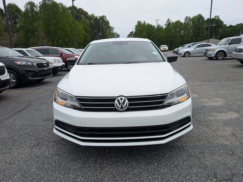 Used 2016 Volkswagen Jetta SE image 2