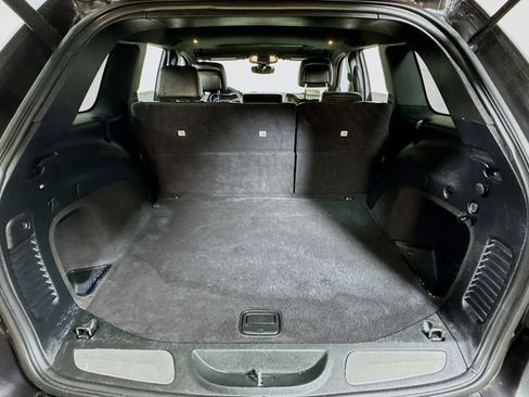 Used 2018 Jeep Grand Cherokee Limited image 25