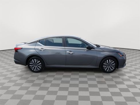 Used 2025 Nissan Altima 2.5 SV image 4