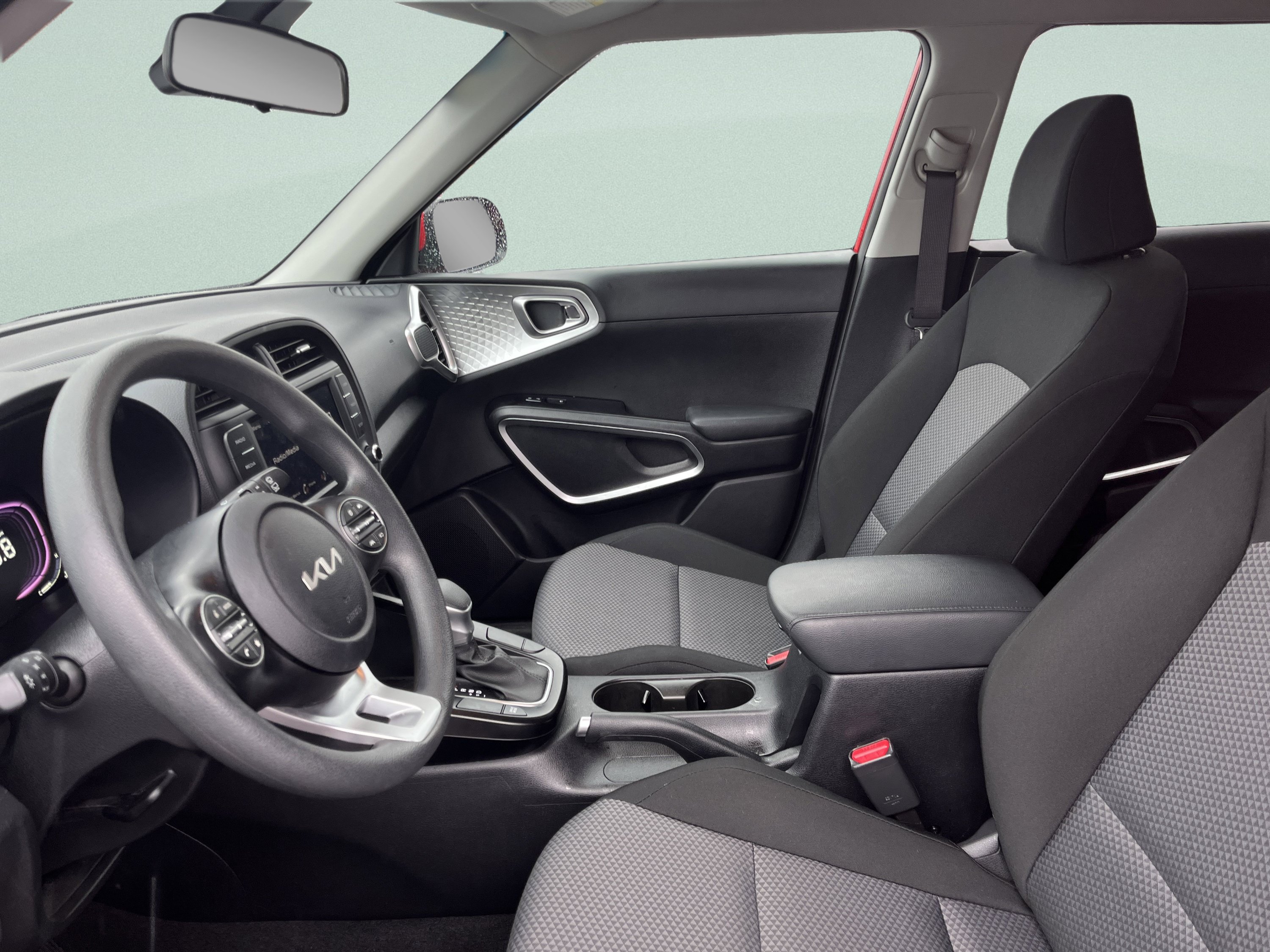 Used 2025 Kia Soul LX FWD image 14