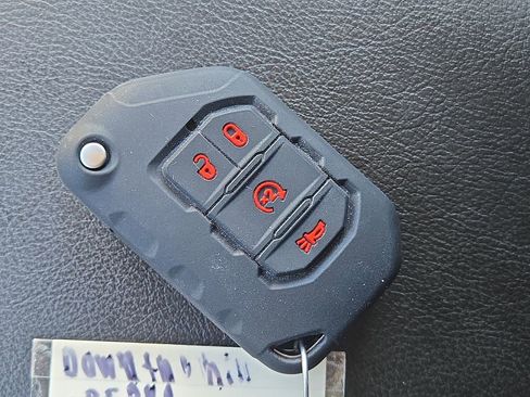 Used 2022 Jeep Gladiator Sport image 30