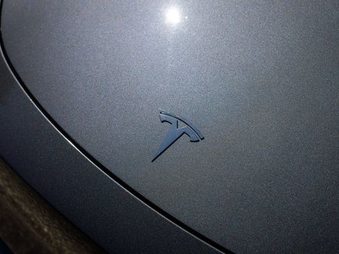 Used 2023 Tesla Model Y Long Range AWD/4WD image 40