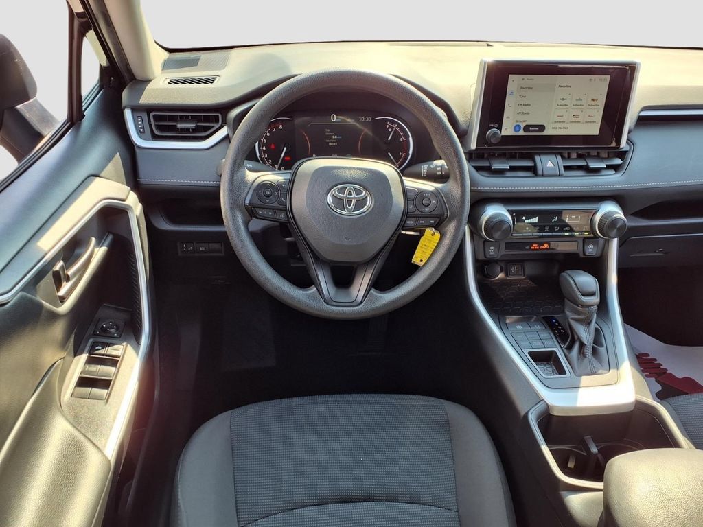Used 2025 Toyota RAV4 LE AWD/4WD image 9