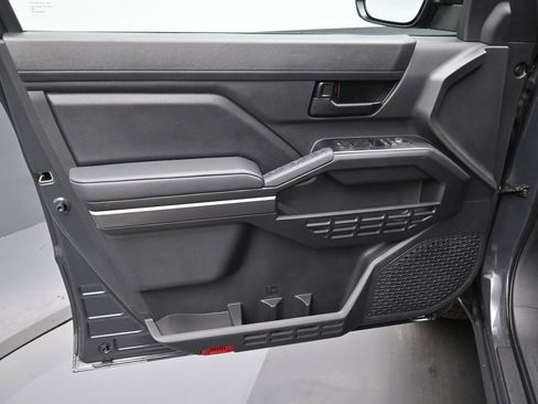 Certified 2025 Toyota Tacoma SR5 AWD/4WD image 11