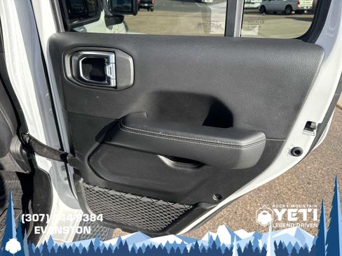 Used 2022 Jeep Gladiator Overland w/ Popular Equipment Package image 16