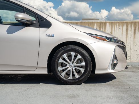 Used 2022 Toyota Prius Prime Limited FWD image 15