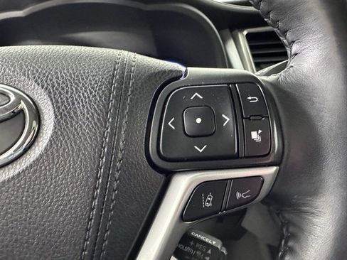 Used 2019 Toyota Highlander SE image 29
