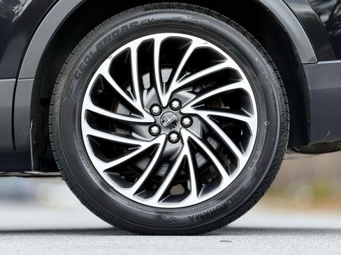 Used 2019 Lincoln Nautilus Reserve image 18