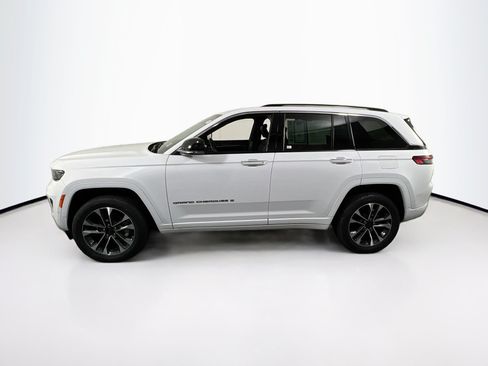 Used 2022 Jeep Grand Cherokee Overland w/ Luxury Tech Group IV AWD/4WD image 8