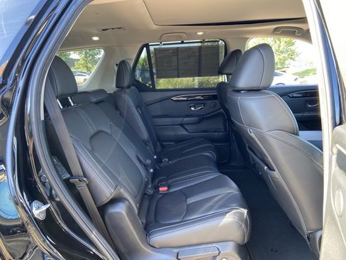 Used 2025 Honda Pilot Touring image 14
