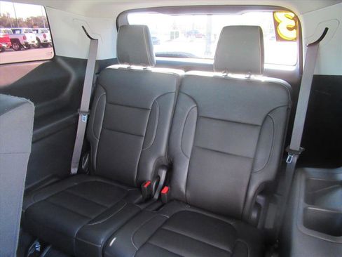 Used 2023 GMC Acadia SLT image 30