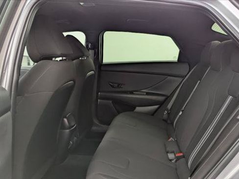 Used 2025 Hyundai Elantra Sport FWD image 17