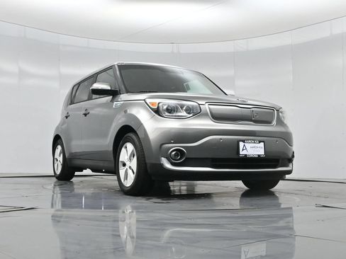Used 2016 Kia Soul EV + FWD image 50