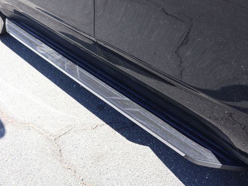 Used 2025 Chevrolet Tahoe Premier image 13