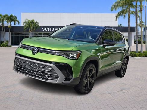 Used 2025 Volkswagen Taos SE AWD/4WD image 3