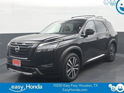 Used 2025 Nissan Pathfinder Platinum w/ Black Appearance Package