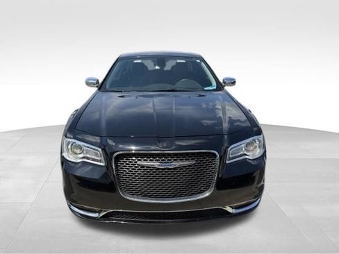Used 2019 Chrysler 300 Limited AWD/4WD image 2