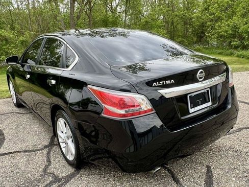 Used 2015 Nissan Altima 2.5 SV w/ Convenience Package FWD image 3
