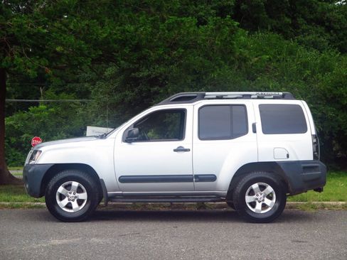 Used 2011 Nissan Xterra S w/ 4X4 Value Package image 2