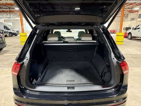 Used 2022 Volkswagen Tiguan SE R-Line AWD/4WD image 11