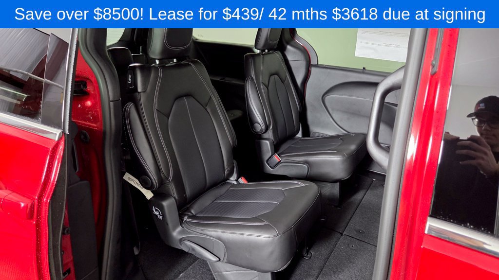 New 2026 Chrysler Pacifica Select FWD image 32
