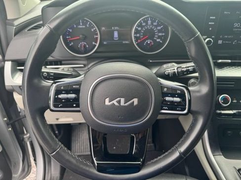 Used 2023 Kia Carnival LX FWD image 41