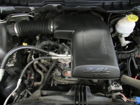 Used 2018 RAM 1500 ST w/ SXT Appearance Group AWD/4WD image 23
