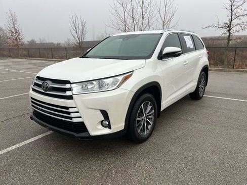 Used 2017 Toyota Highlander XLE image 3