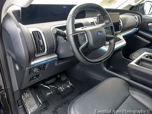 Certified 2025 Ford Expedition Max Platinum AWD/4WD image 11