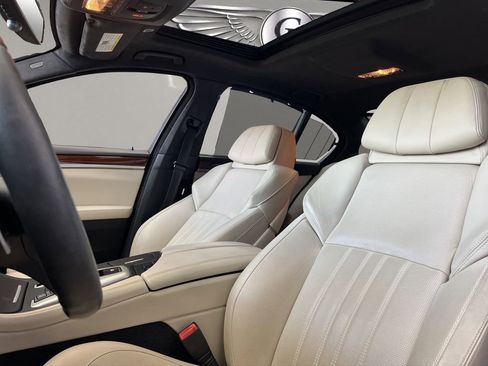 Used 2015 BMW M5 w/ Competition Package image 9