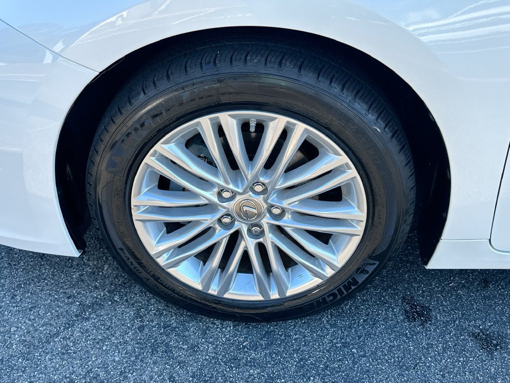 Used 2015 Lexus ES 350 w/ Luxury Package FWD image 24