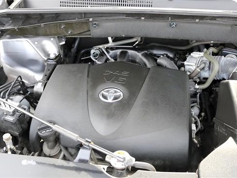 Used 2018 Toyota Highlander XLE image 10