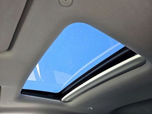 Used 2024 Honda HR-V EX-L image 8