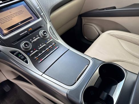 Used 2019 Lincoln Nautilus Select image 25