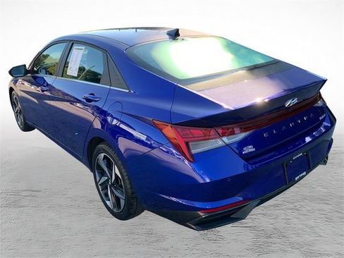Used 2023 Hyundai Elantra Limited w/ Preferred Accessory Package FWD image 5