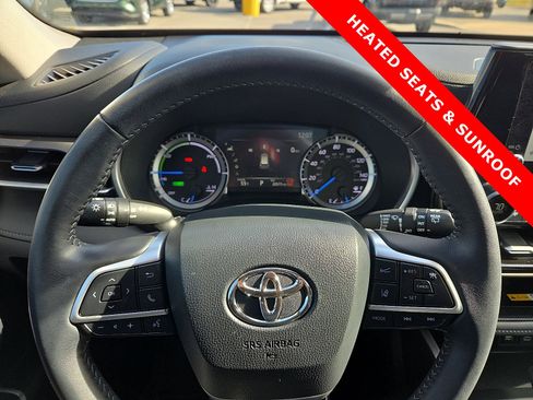 Used 2024 Toyota Highlander XLE image 24