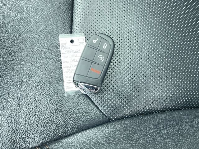 Used 2023 Jeep Compass Limited w/ Sun and Sound Group AWD/4WD image 35