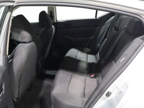 Used 2024 Nissan Altima 2.5 SV AWD/4WD image 18