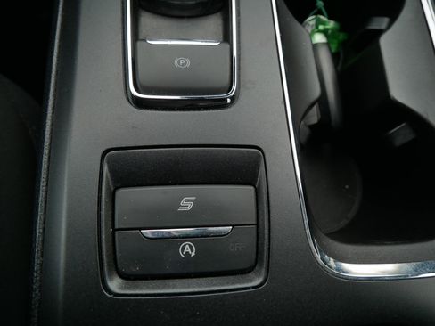 Used 2020 Ford Fusion SE image 32