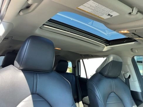 Used 2022 Toyota Highlander XLE AWD/4WD image 20